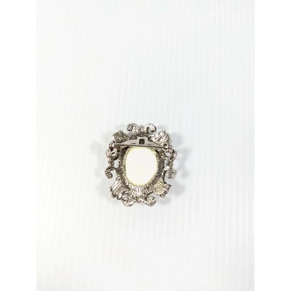 Needlepoint Flower Brooch Purple Cross Stitch Oval‎ Silver Tone Pin